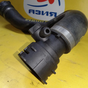 Патрубок радиатора Audi 4F0121055F A6 C6/4F2 BDW/BDX/AUK R н Обрат. магист.2,4/2,8/3,2 л