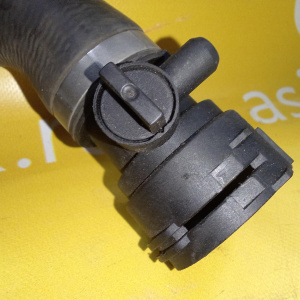 Патрубок радиатора Audi 4F0121055F A6 C6/4F2 BDW/BDX/AUK R н Обрат. магист.2,4/2,8/3,2 л