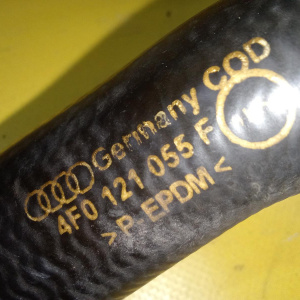Патрубок радиатора Audi 4F0121055F A6 C6/4F2 BDW/BDX/AUK R н Обрат. магист.2,4/2,8/3,2 л