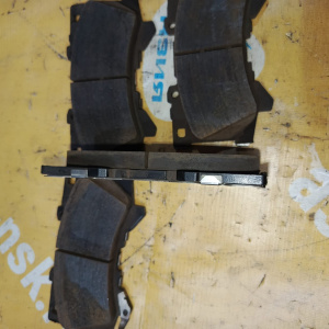 Колодки тормозные Toyota/Lexus LX500D FJA310,VJA310 под 355 диск F 0446560380