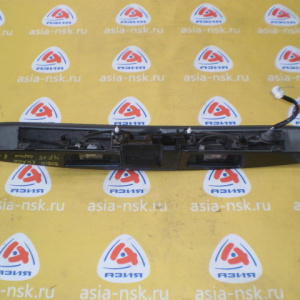 Накладка 5-й двери Nissan Juke YF15 (в сборе) 90810-1KA0A