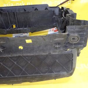 Рамка радиатора Volkswagen Tiguan 5N2 '2011-2018 дефект крепления правой фары 5N0805588F
