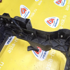 Рамка радиатора Volkswagen Tiguan 5N2 '2011-2018 дефект крепления правой фары 5N0805588F