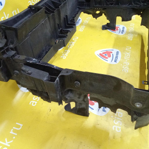 Рамка радиатора Volkswagen Tiguan 5N2 '2011-2018 дефект крепления правой фары 5N0805588F