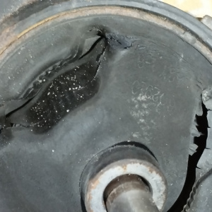 Подушка двигателя Toyota 1ZZ Voltz ZZE136 ДЕФЕКТ R 12371-0D110