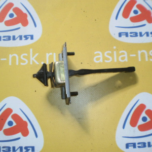 Ограничитель двери Mazda Familia BJ3P/BJ5W перед, лев