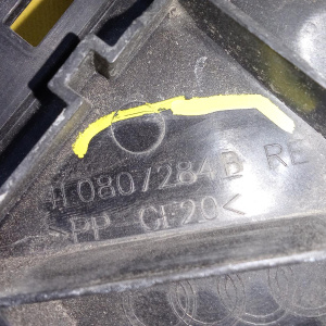 Крепление бампера Audi Q7 4LB '2008 направляющая справа перед, прав 4L0807284B