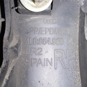 Накладка на крыло Audi Q7 4LB '2008 перед, прав 4L0854960A