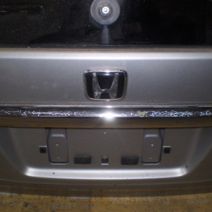 Дверь задняя HONDA Odyssey RA6 Облез хром на накладке (спойлер) (в сборе)