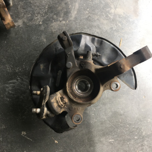 Ступица TOYOTA ZZE129/ZNE14 WiLL VS/Wish перед, лев 4WD ABS  голая