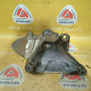 Кронштейн опоры двигателя Audi AMB A4 B6/8E2 '2002 1.8T перед, прав 8E0199308D, 8E0199306D