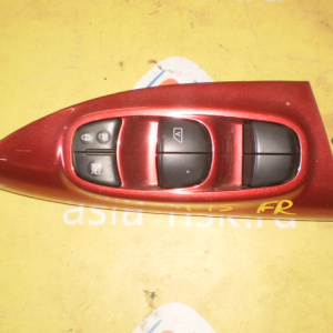 Пульт стеклоподъемника Nissan Juke YF15 перед, прав 25401-1KL0A