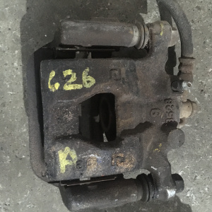 Суппорт Nissan C26 Serena зад, лев