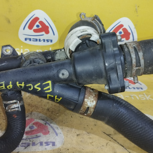 Корпус термостата Ford 2M2E-8A587-CD + 3F1E-8548-AC + YL8E-8K528-AE Escape EPEW AJ-DE в сборе