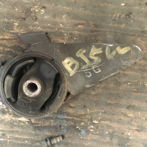 Подушка двигателя Mazda ZL Familia BJ5W зад. R B25E39040