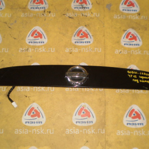 Накладка 5-й двери Nissan Juke YF15 с отверстием под камеру (в сборе) 90810-1KR0A
