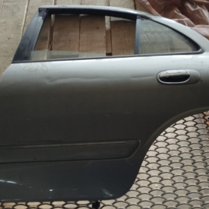 Дверь боковая NISSAN Bluebird Sylphy QG10 зад, лев хром сверху (дефект) (цена за голое железо)