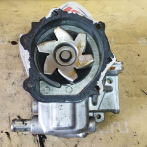 Помпа Subaru EJ203/EJ252/EJ253/EJ25/EJ20X Forester SG9 термостат в сторону радиатора