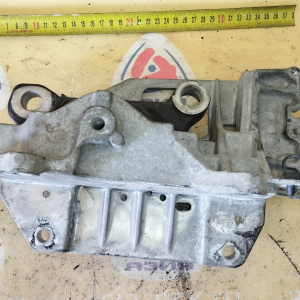 Подушка двигателя Nissan MR16DDT JUKE F15 2WD CVT с алюминиевым креплением перед, лев 112201KF0A