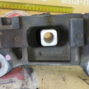Подушка двигателя Nissan MR16DDT JUKE F15 2WD CVT с алюминиевым креплением перед, лев 112201KF0A