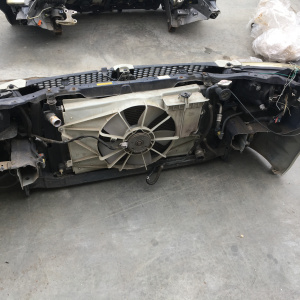 Ноускат Toyota Voltz ZZE138 a/t дефект правой фары т.01-15