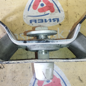 Подушка двигателя Toyota 1KZ/1KD Land Cruiser Prado KZJ95/KDJ95/KZN185/KDN185 зад акпп R 12371-67020