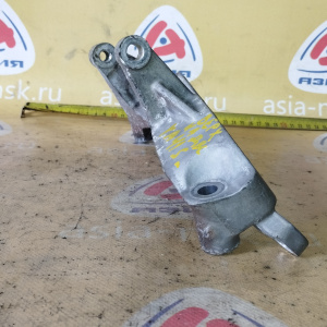 Крепление подушки ДВС Suzuki J20A SX4 YA41S/YB41S '2007- 2WD a/t на ДВС перед, прав в 1164180J00