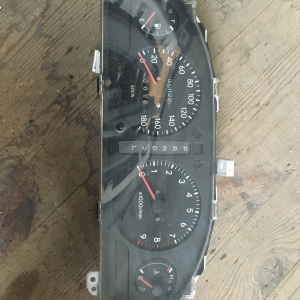 Панель приборов TOYOTA Caldina ST195 дефект крепления 83800-21020
