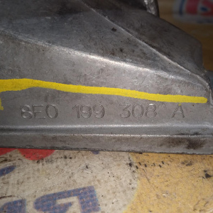 Кронштейн опоры двигателя Audi ALT A4 B6/8E2 '2002 2.0L VAG перед, прав 8E0199308A