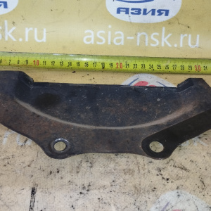 Кожух маховика Nissan 304200C010 Serena C23 GA16 2WD a/t крышка ( металл )