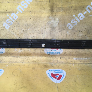 Накладка на порог салона Toyota Mark II GX100 перед, прав 67911-22070/22090