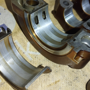 Крышка распредвала Toyota 11821-28010 + 11811-28010 Alphard ANH20 2AZ-FE комплект + вкладыш