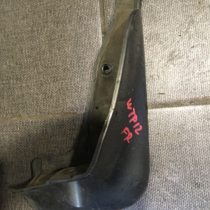 Брызговик NISSAN Primera P12 перед, прав F3854 AU0XX