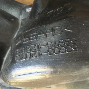Подкрылок Toyota Corolla Fielder NKE165 перед, лев 53806-12070  53876-12550