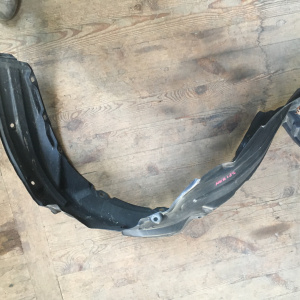 Подкрылок Toyota Corolla Fielder NKE165 перед, прав 53805-12070  53875-12570