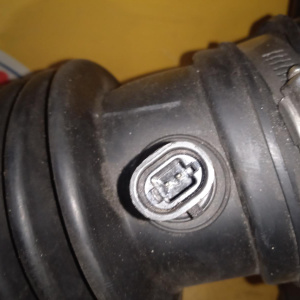 Патрубок воздушного фильтра Chevrolet Vortec 4200/LL8 TrailBlazer GMT360/KC '2002 гофра с датчиком температуры, индикатором, резонатором 15181115