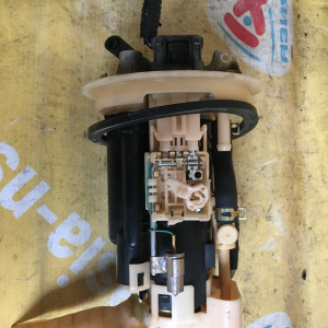 Бензонасос Mitsubishi Chariot Grandis N84W дефект трубки MR404515
