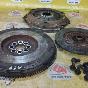 Маховик Toyota 4S-FE/3S-FE Caldina/Camry/Carina ED ST190/SV40/ST200 m/t ДЕФЕКТ 8 болтов. + корзина диаметр диска 225 мм.
