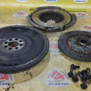 Маховик Toyota 4S-FE/3S-FE Caldina/Camry/Carina ED ST190/SV40/ST200 m/t ДЕФЕКТ 8 болтов. + корзина диаметр диска 225 мм.