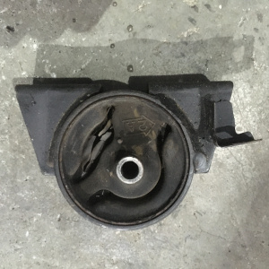 Подушка двигателя Nissan QR20 Liberty RM12 F