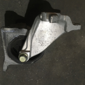 Подушка двигателя Honda K24A CR-V RM4 с кронштейном перед, лев