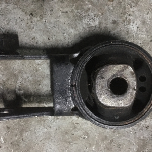 Подушка двигателя Toyota 1NZ-FXE Corolla Fielder NKE165 R