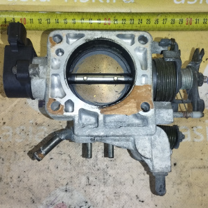 Заслонка дроссельная Nissan VQ20 Cefiro A32 a/t под 2 тросика и 2 вак трубки снизу