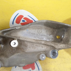 Кронштейн опоры двигателя Volkswagen CNE/CSH Amarok '2016 2.0L TDI перед, лев 03L199307