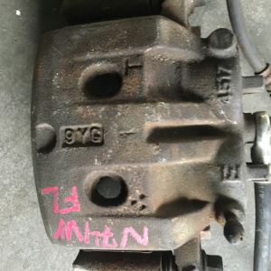 Суппорт Mitsubishi N61W/N74W/N84W/N94W RVR/Chariot Grandis перед, лев 4517