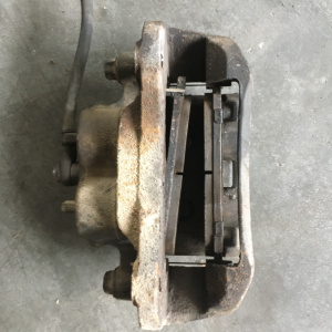 Суппорт Mitsubishi N61W/N74W/N84W/N94W RVR/Chariot Grandis перед, прав 4517