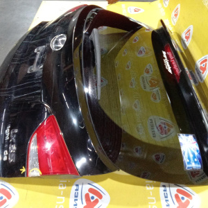 Дверь задняя Hyundai Tucson/ix35 LM/TM '2009-2015 фонари до рест. спойлер (вмятина, треснут правый фонарь)