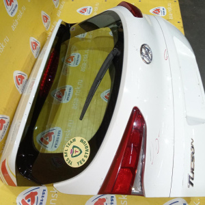 Дверь задняя Hyundai Tucson TL '2015 фонари, спойлер (вмятина)