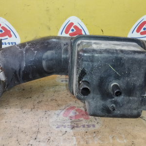 Гофра впускного коллектора Toyota 2UZ Sequoia/Tundra UCK30/UCK45 пластик 17880-0F010