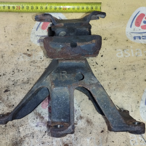 Подушка двигателя Toyota 2UZ-FE Tundra UCK35 + КРЕПЛЕНИЕ 12311-351YL перед, прав 12361-0F010